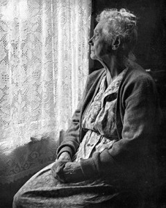 Elderly_Woman_,_B&W_image_by_Chalmers_Butterfield2